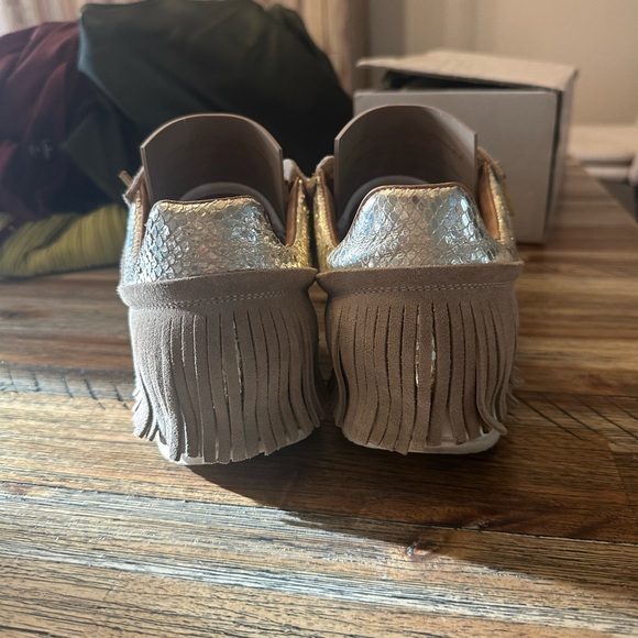 Esseutesse Suede Fringe Sneaker - Picture 3 of 8